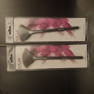 MUA - Finishing Fan Makeup Brush - Lot of 2